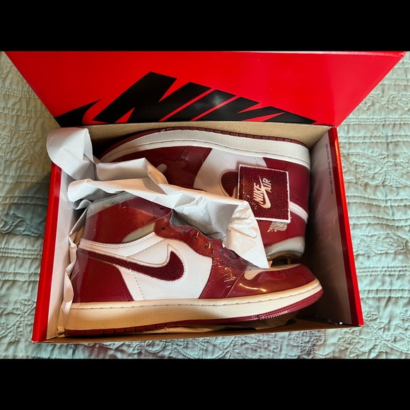 Women’s Air Jordan 1 Retro High OG Sneaker. Red. Sizes: 5.5x2 left. NWT. - Picture 3 of 12